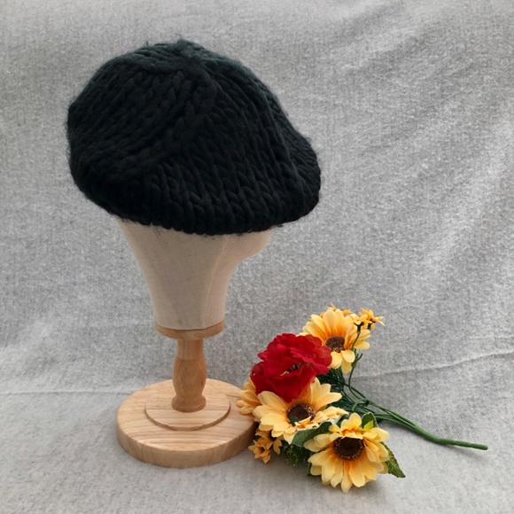 NWOT - Deep Black Thick Knit Beret - Picture 7 of 10